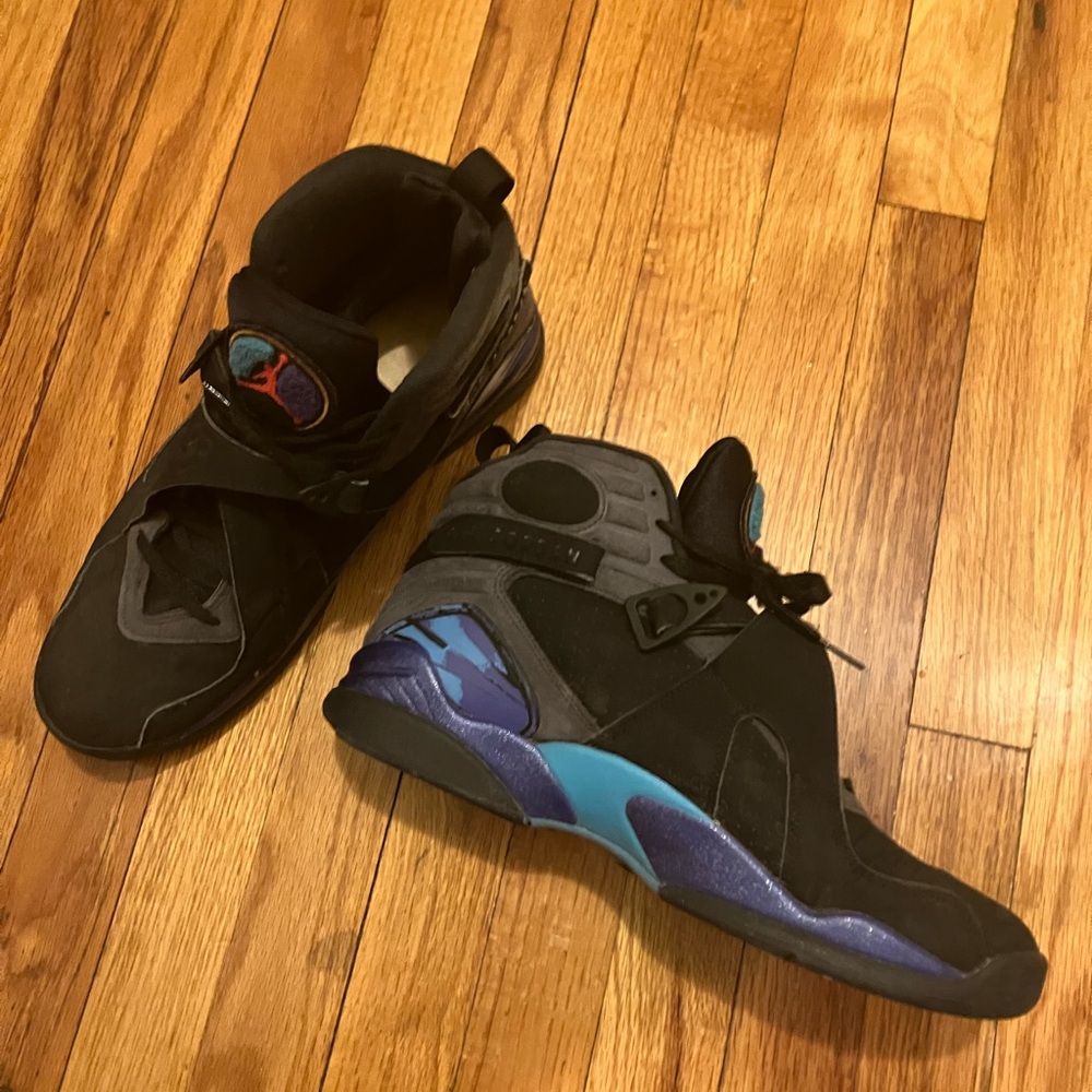 Black and Blue Athletic High-Top Shoes with Gradient Sole